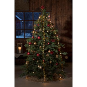 Weihnachtsbaum mit bernsteinfarbenem LED Baummantel und roten Kugeln, Innen-Lichterkette.