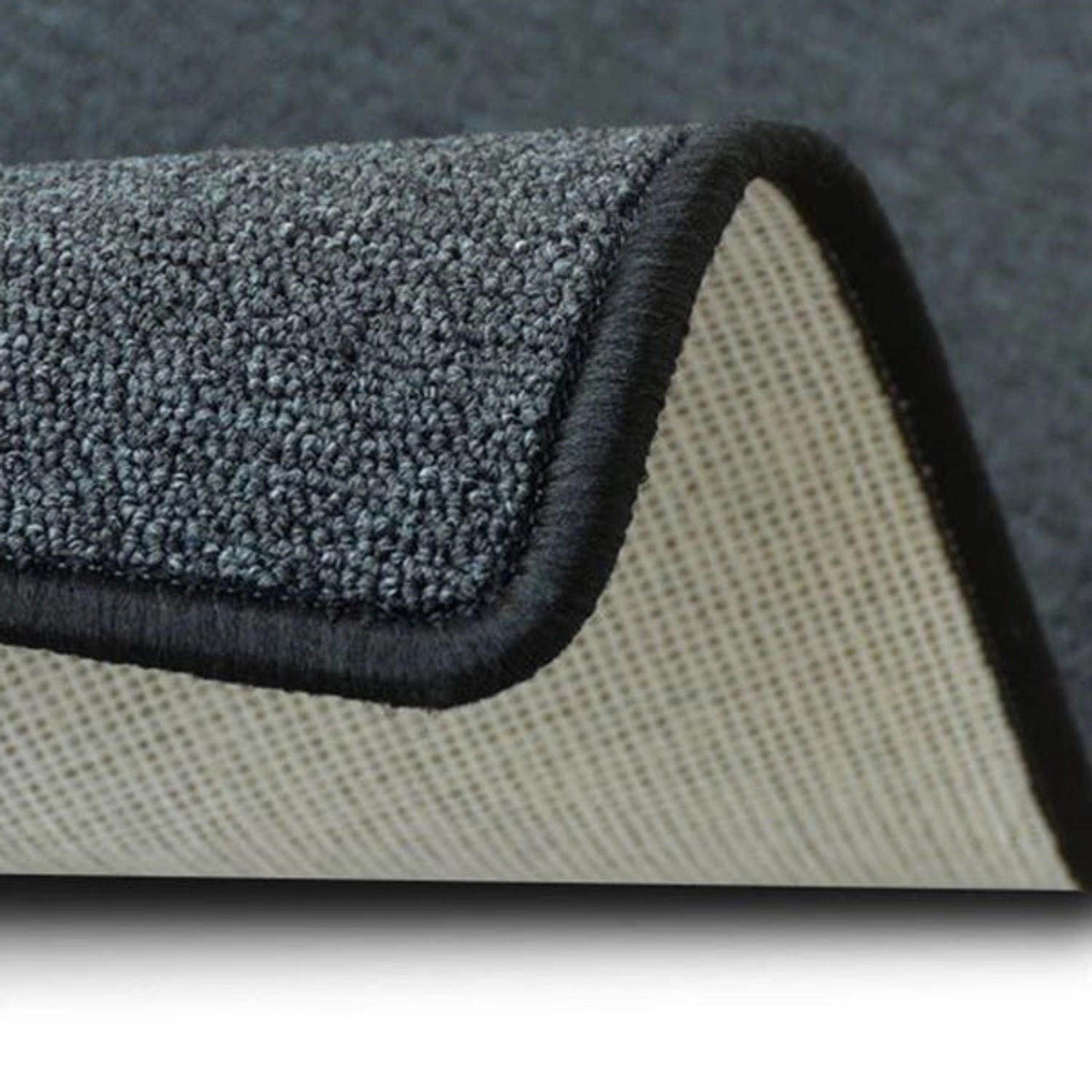 Detailaufnahme: Anthrazitfarbener Karat Teppichläufer London mit Schlingenflor und gekettelten Rand.