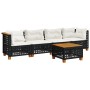 Schwarze 5-tlg. vidaXL Garten-Sofagarnitur aus Poly Rattan mit cremeweißen Kissen und Akazientisch.