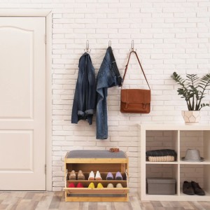 Relaxdays Schuhbank aus Bambus mit grauer Sitzfläche, verstellbaren Fächern für Schuhe im Flur.