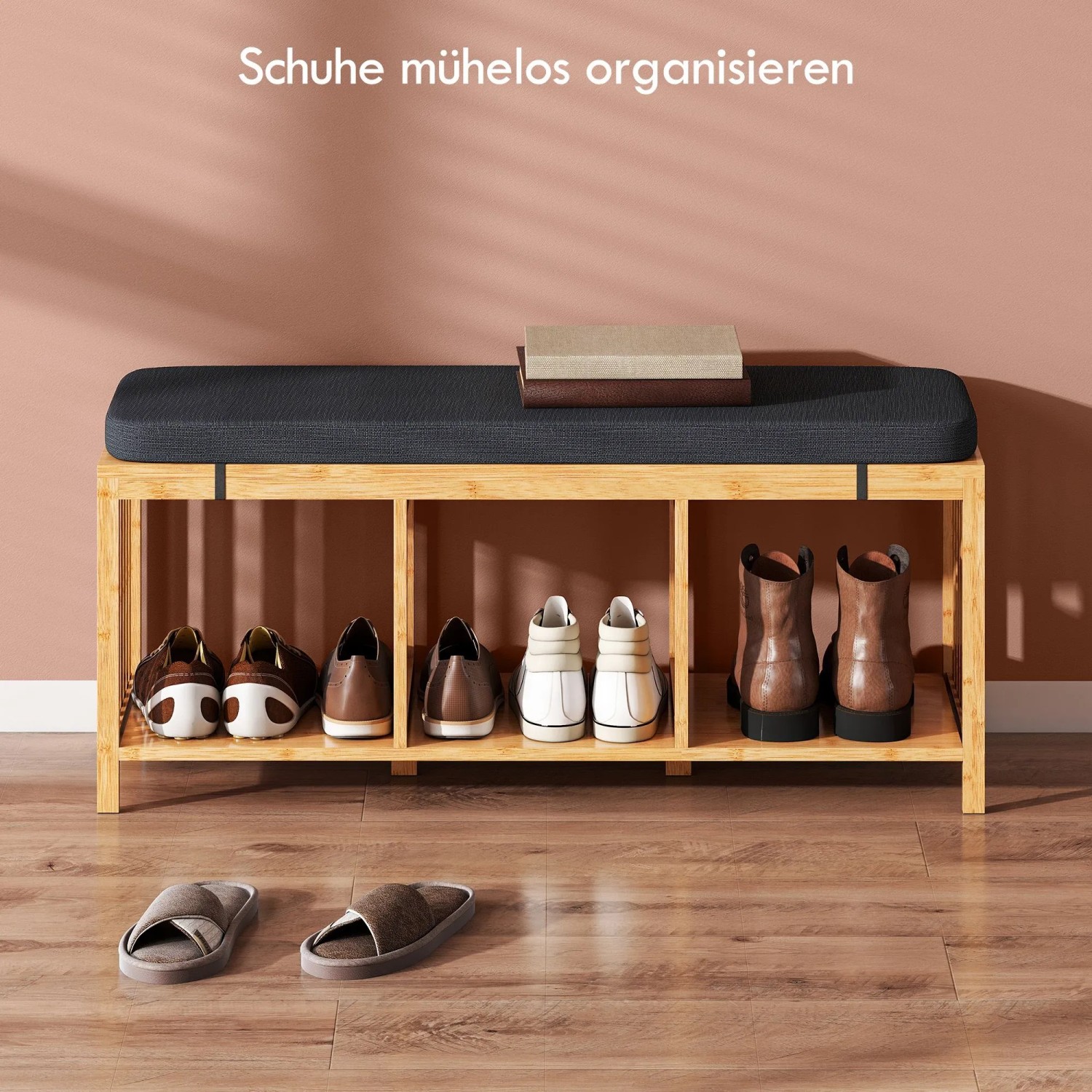 HOMCOM Schuhbank aus hellem Bambus mit dunklem Sitzkissen, drei offene Fächer für Schuhe im Eingangsbereich.