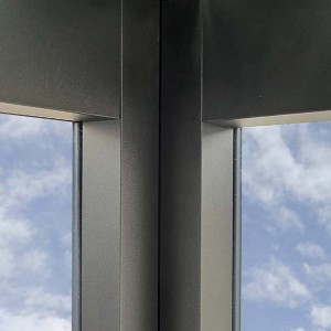 SunElements Innenverkleidung 2.1 schwarz für SunGarden Gewächshäuser, Detailansicht.