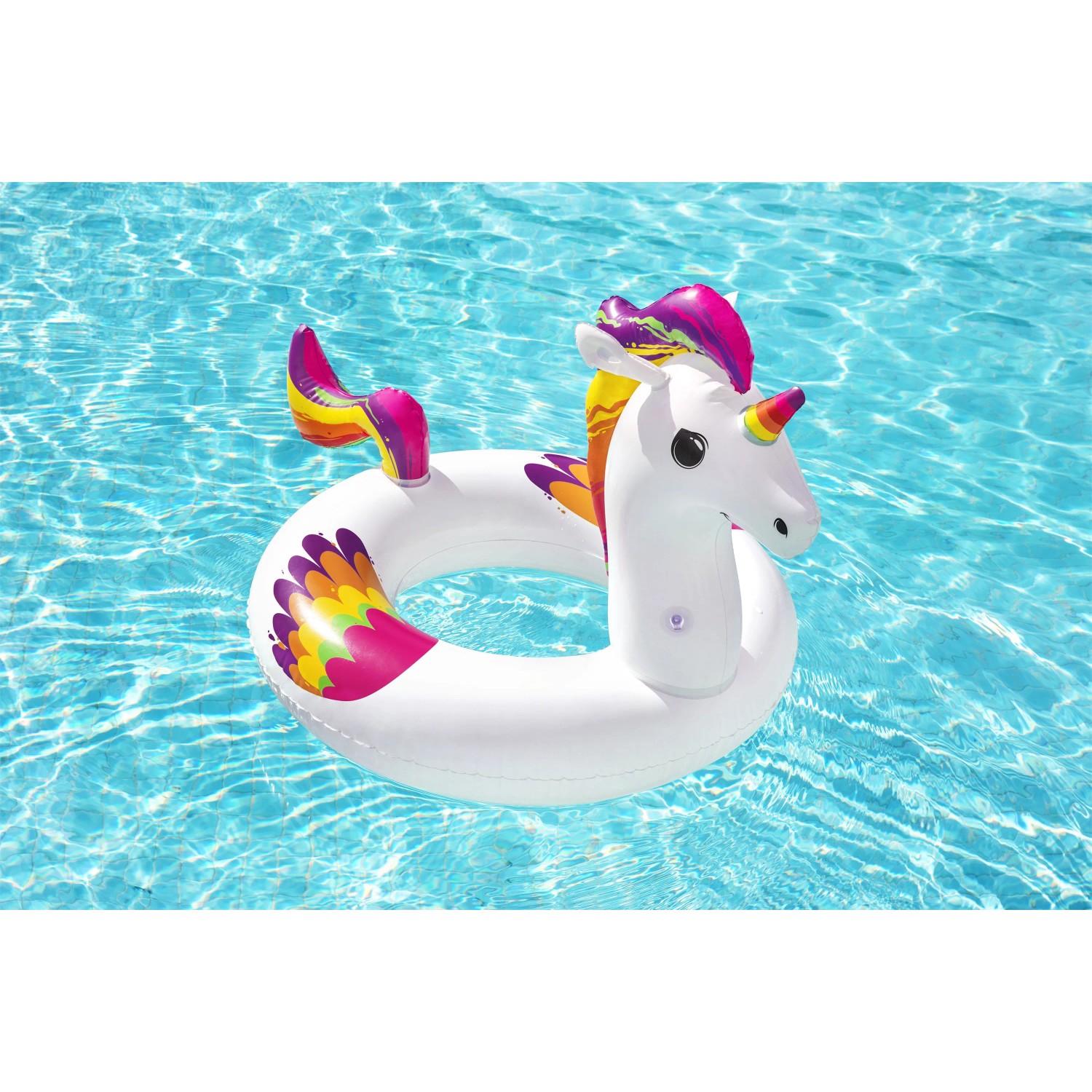 Bestway Schwimmring Einhorn im Pool, weiß mit bunten Details. Ideal für Badespaß.