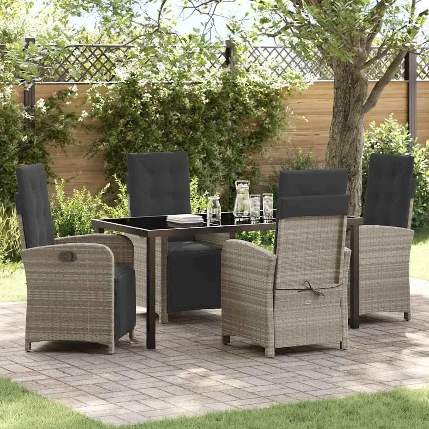 Hellgraue 5-tlg. Garten Essgruppe aus Poly Rattan. Gartentisch mit 4 Stühlen für Terrasse und Garten.
