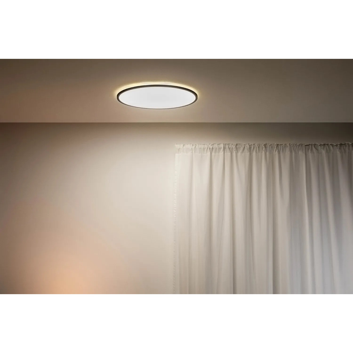 Schwarze WiZ LED Deckenleuchte SuperSlim, 3800 lm, Ø 55 cm, tunable white.