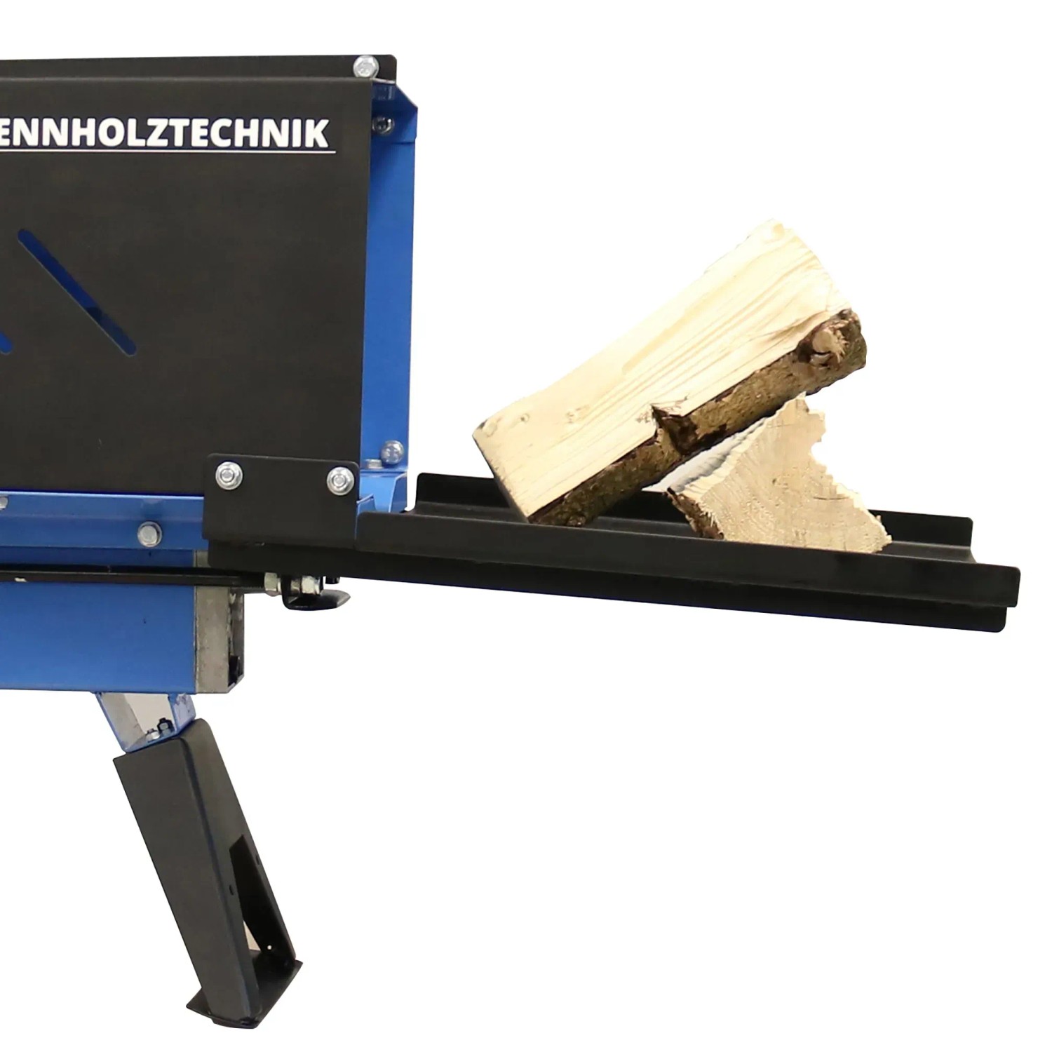 Detailaufnahme: Güde Holzspalter GHS 370/4TE mit Holzscheit auf Ablagetisch.