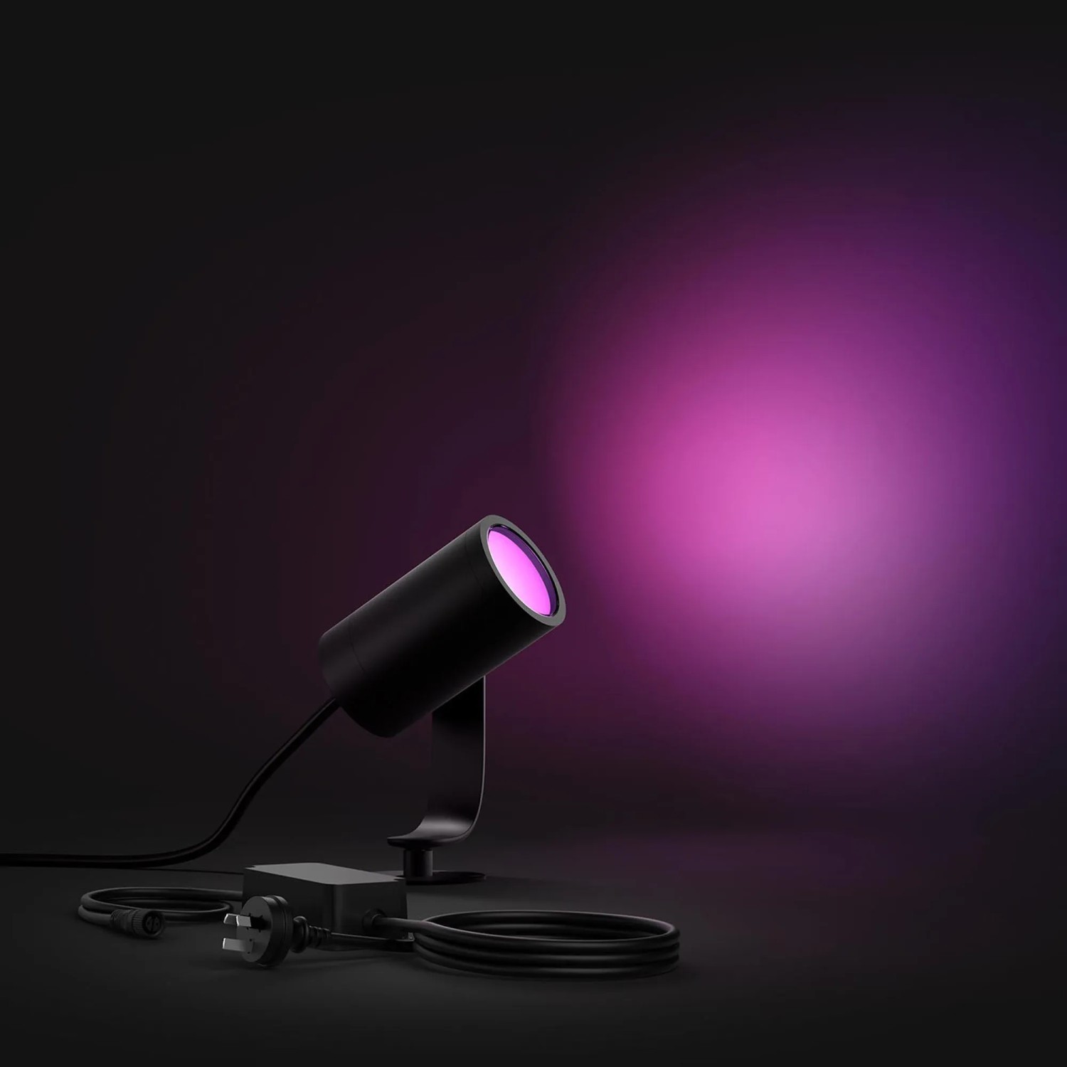 Philips Hue Lily Spot Basis-Set, 3-flammig, schwarz, mit pinkfarbenem Licht. Außenleuchte für Garten & Terrasse.