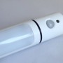 Weiße Müller-Licht LED Unterbauleuchte Falis mit Sensor, Nahaufnahme.