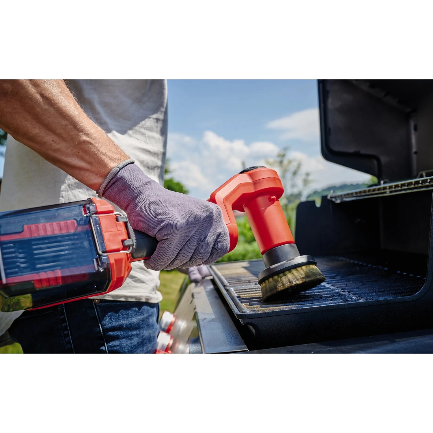 Einhell Akku-Oberflächenbürste Picobella mit Ultra Bürste 95/25 reinigt Grillrost. Gartenhandgerät mit Messingborsten.