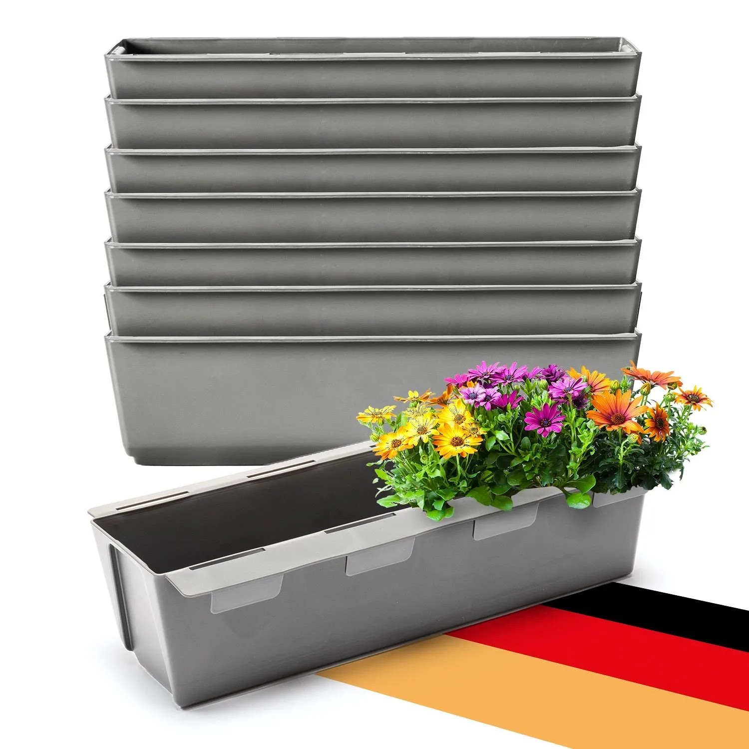 Acht graue Paletten Blumenkästen mit Hängesystem. Einer ist mit bunten Blumen bepflanzt. Ideal für Europaletten, Balkon.