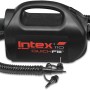 Schwarze Intex Quick Fill Luftpumpe 230V/12V mit Schlauch und Düsenaufsätzen.