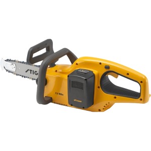 Gelbe Stiga Akku-Kettensäge CS 100e mit Akku. Kompakte Bauweise für Gartenarbeiten.