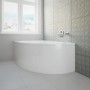 Weiße Acryl Eckbadewanne MEGA 160x105 links mit gebogener Schürze in modernem Badambiente.