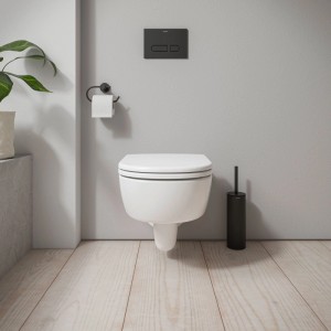 Weißes wandhängendes WC-Set D-Code, Hochglanz, mit schwarzer Spülplatte und WC-Bürste im modernen Bad.