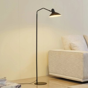 Moderne Lindby Stehlampe Adrik in Schwarz aus Metall, 1-flammig, für Wohnzimmer.