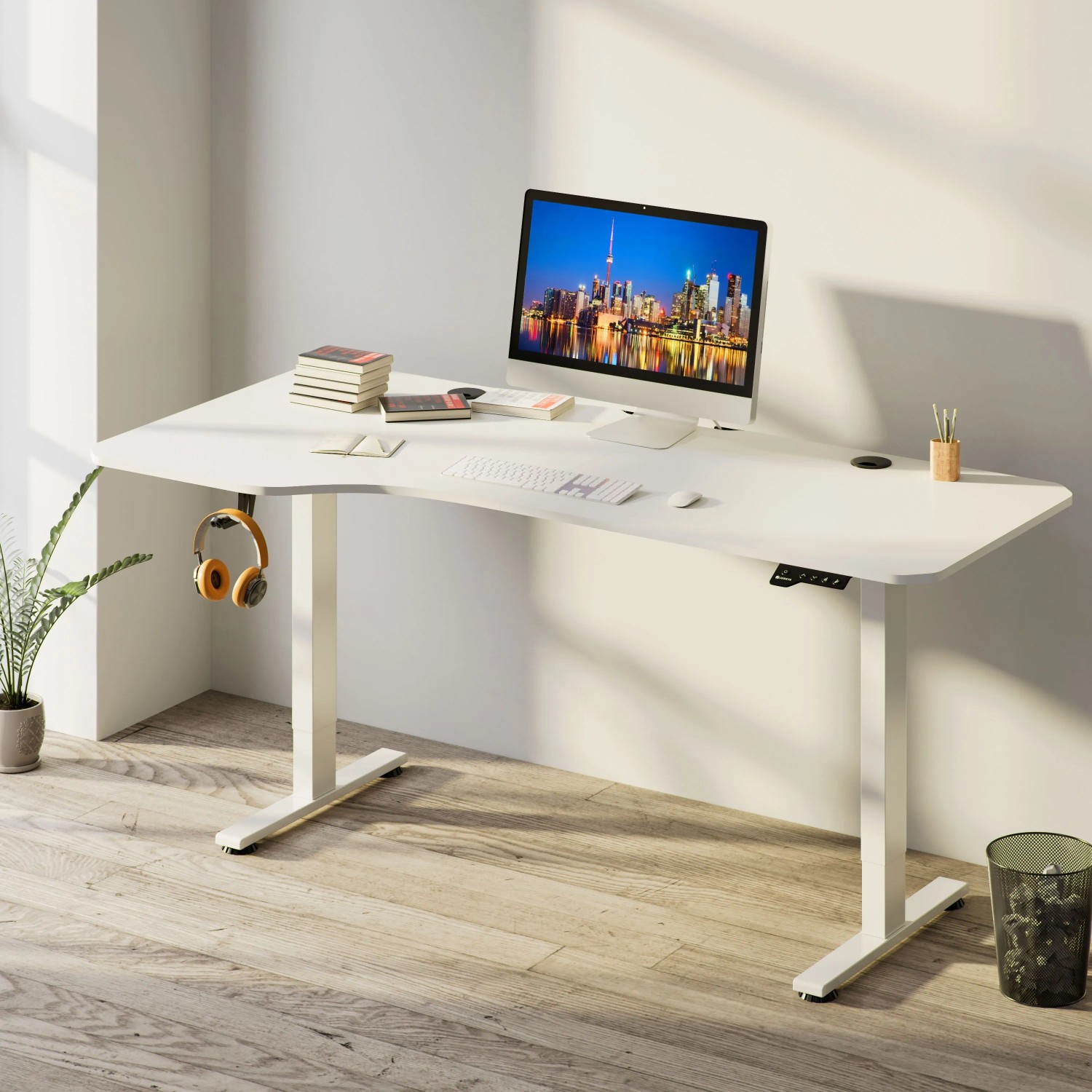 Weißer, höhenverstellbarer Juskys Schreibtisch mit Ablage, 160x75 cm, im modernen Büro.