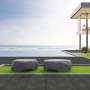 Verlegte Florco Naturstein Klickfliese Stone Schiefer Roma auf Terrasse mit Pool und Meerblick.