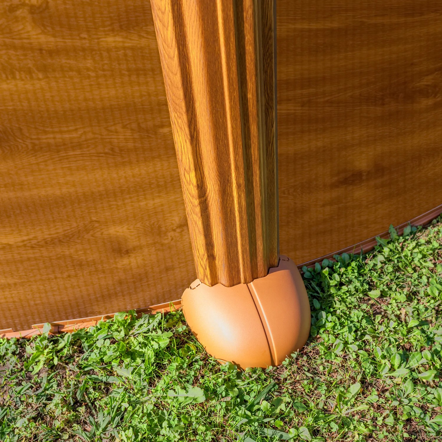 Detailaufnahme Gre Pool Amazonia Oval mit Holzoptik, Fokus auf Stützkonstruktion.