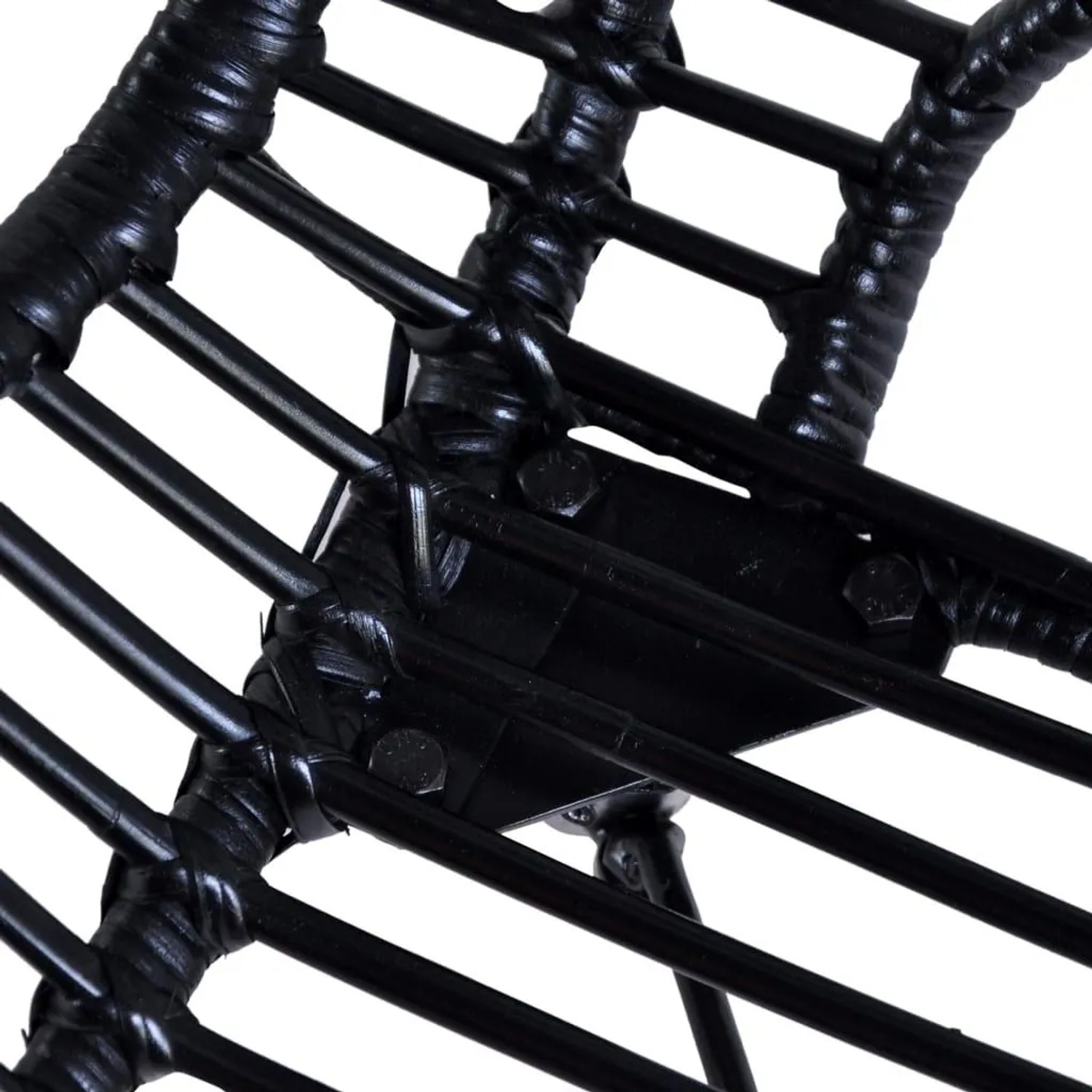 Detailaufnahme: Schwarzer Furnicato Esszimmerstuhl aus Rattan, Teil eines 2er Sets.