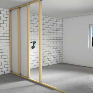 Raumhohe Fermacell Gipsfaserplatte (12,5x2600x625 mm) an Holzrahmen montiert.