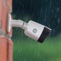 Yale Überwachungskamera für Aussenmontage im Regen. Teil des Smart-Home CCTV Sets.