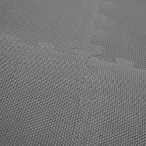 Graue LittleTom Puzzlematte, 30x30 cm, Detailaufnahme der Oberfläche.