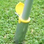 Floracord Teleskopmast mit Erdanker im Rasen, Teil des Sonnensegel Sets.