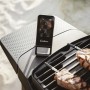 Enders Celsio II Bluetooth Thermometer mit zwei Fühlern und Grillgut auf einem Grill.