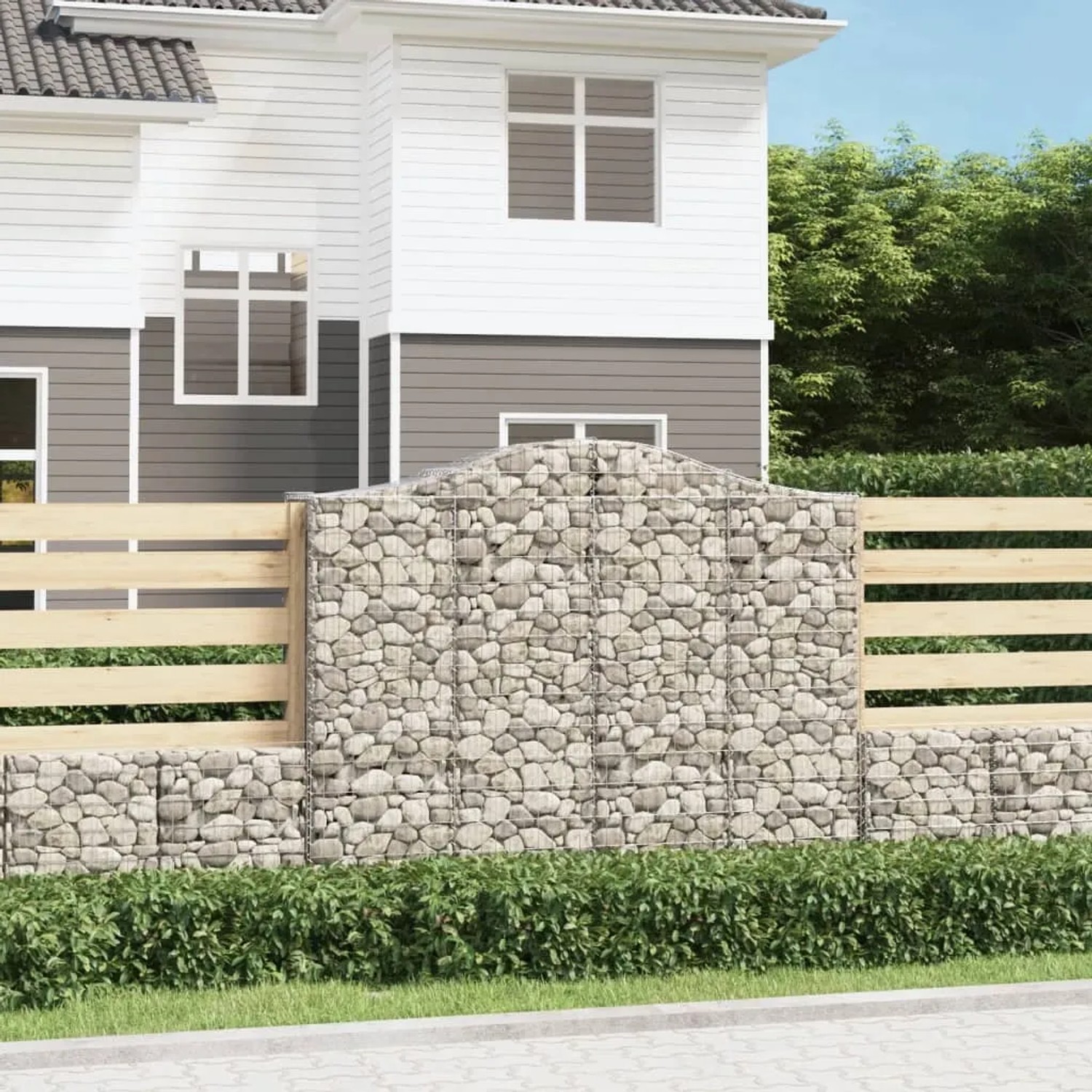 4er Set Gabionen mit Hochbogen als dekorative und schalldämmende Gartenbarriere.