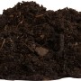 Haufen torffreie Compo Bio Universal-Erde, geeignet für Zier-, Nutz- und Gemüsepflanzen.
