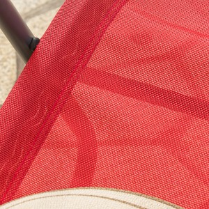 Detailaufnahme der roten SoBuy Schaukelliege OGS47-R mit Kunstfasergewebe.