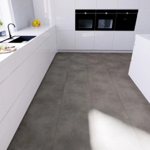 Anaturo Klebevinyl Mio 55 Stone Modena in moderner Küche mit anthrazitfarbenem Fliesenboden.
