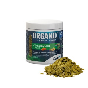 Oase Organix Veggievore Flakes Fischfutter im Behälter und als Haufen, geeignet für pflanzenfressende Zierfische.