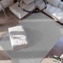 Moderner Kurzflor Teppich in Taupe/Silber (80x150 cm) im Wohnzimmer.