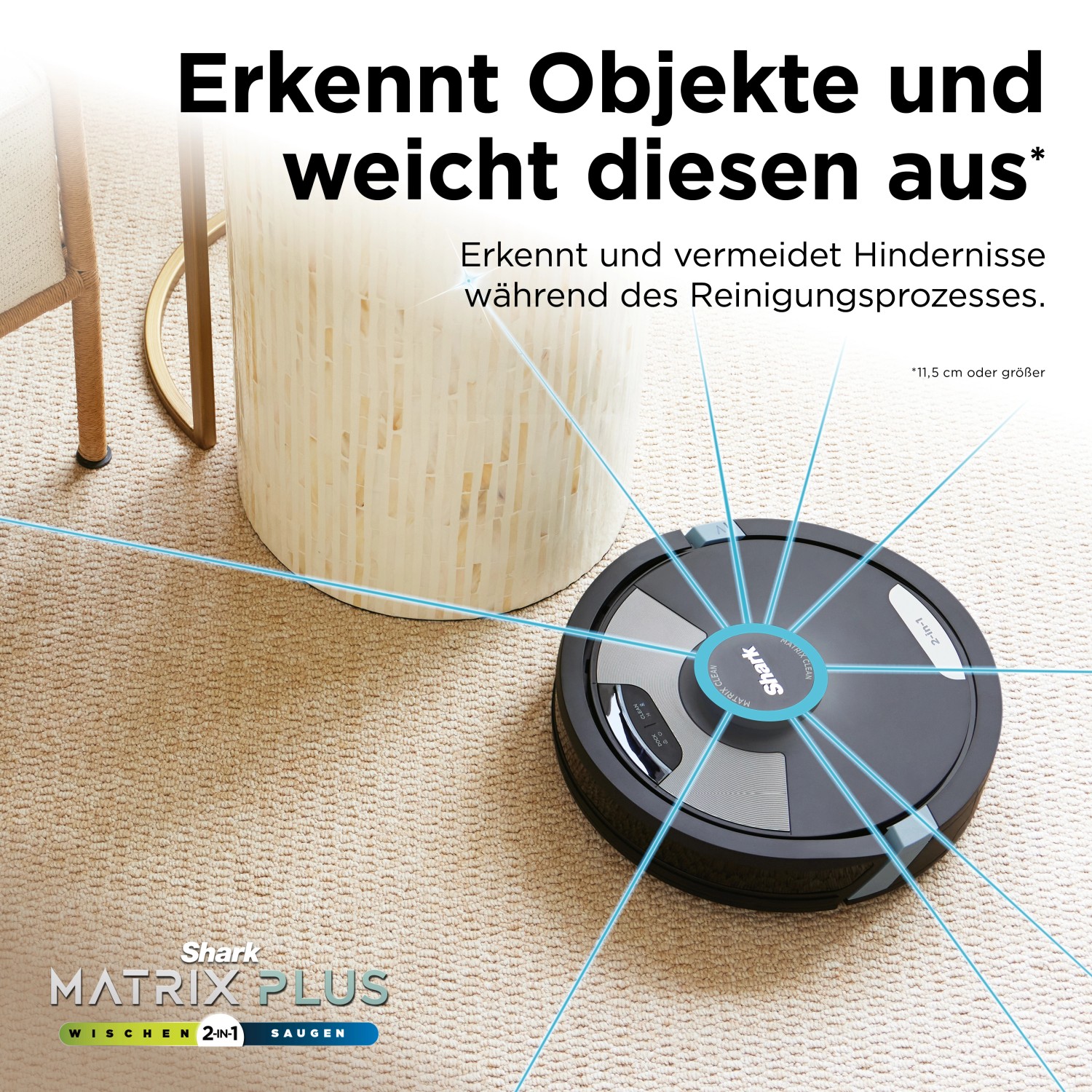 Shark Saug- und Wischroboter Matrix Plus umfährt Hindernisse beim Reinigen.