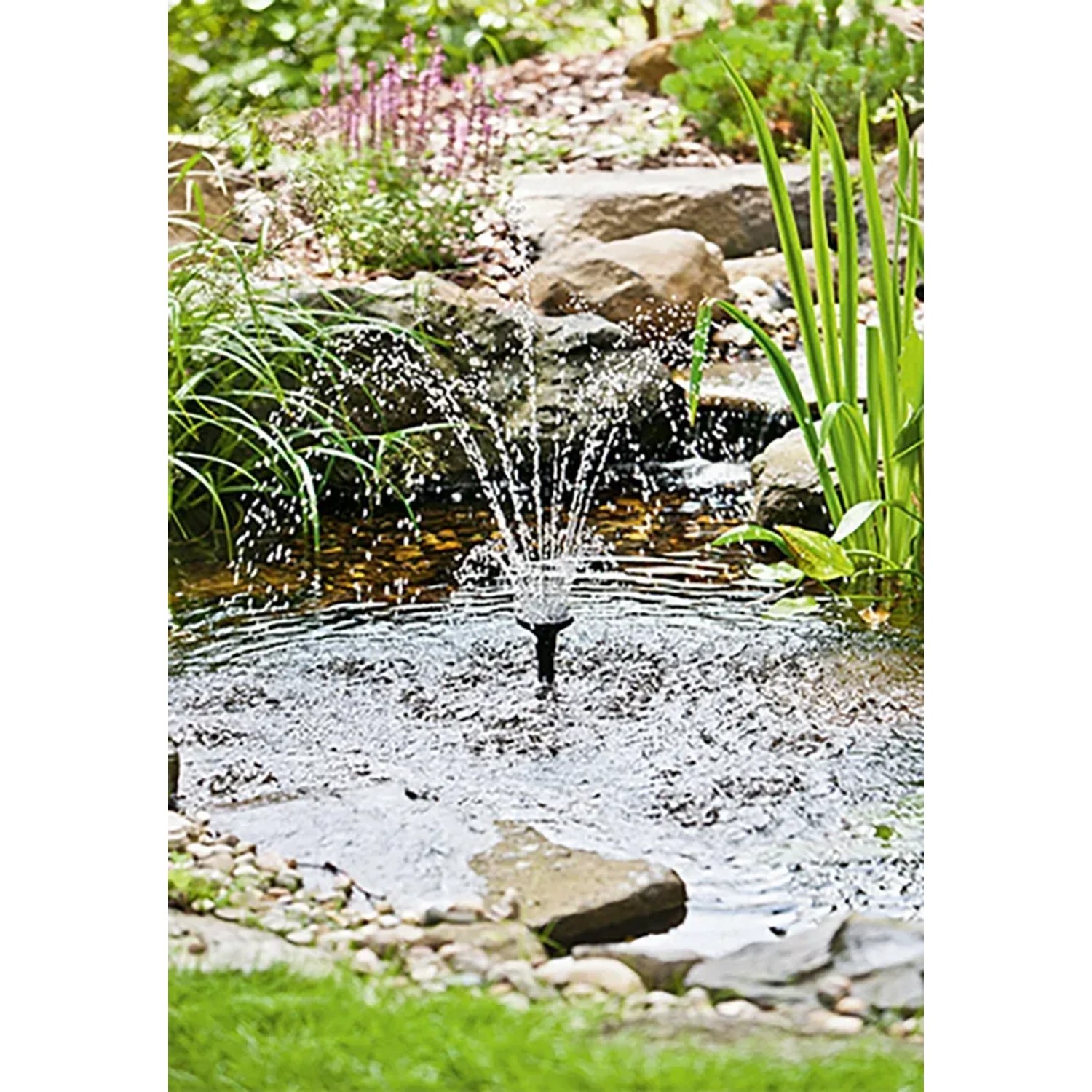 Heissner Teichpumpen-Set Aqua Jet Eco mit Wasserspiel im Gartenteich.
