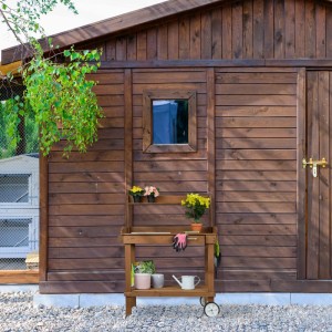 Brauner Holz-Pflanztisch mit Rollen, Ablagen und Schublade. Ideal für Gartenarbeiten, Umtopfen von Pflanzen.