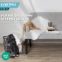 Flauschiges, elfenbeinfarbenes KARAT Kunstfell Nelly als Deko auf einem Sofa.