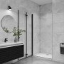 Schwarze AICA Falttür Dusche mit ESG Glas und Nano-Beschichtung in modernem Badezimmer.