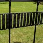 Schwarzes, abklappbares Aluregal (120x30cm) für Gewächshäuser. Praktische Ablagefläche.