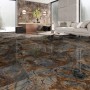 Verlegtes Feinsteinzeug, 60x120 cm, in Steinoptik mit polierter Oberfläche im Wohnraum.