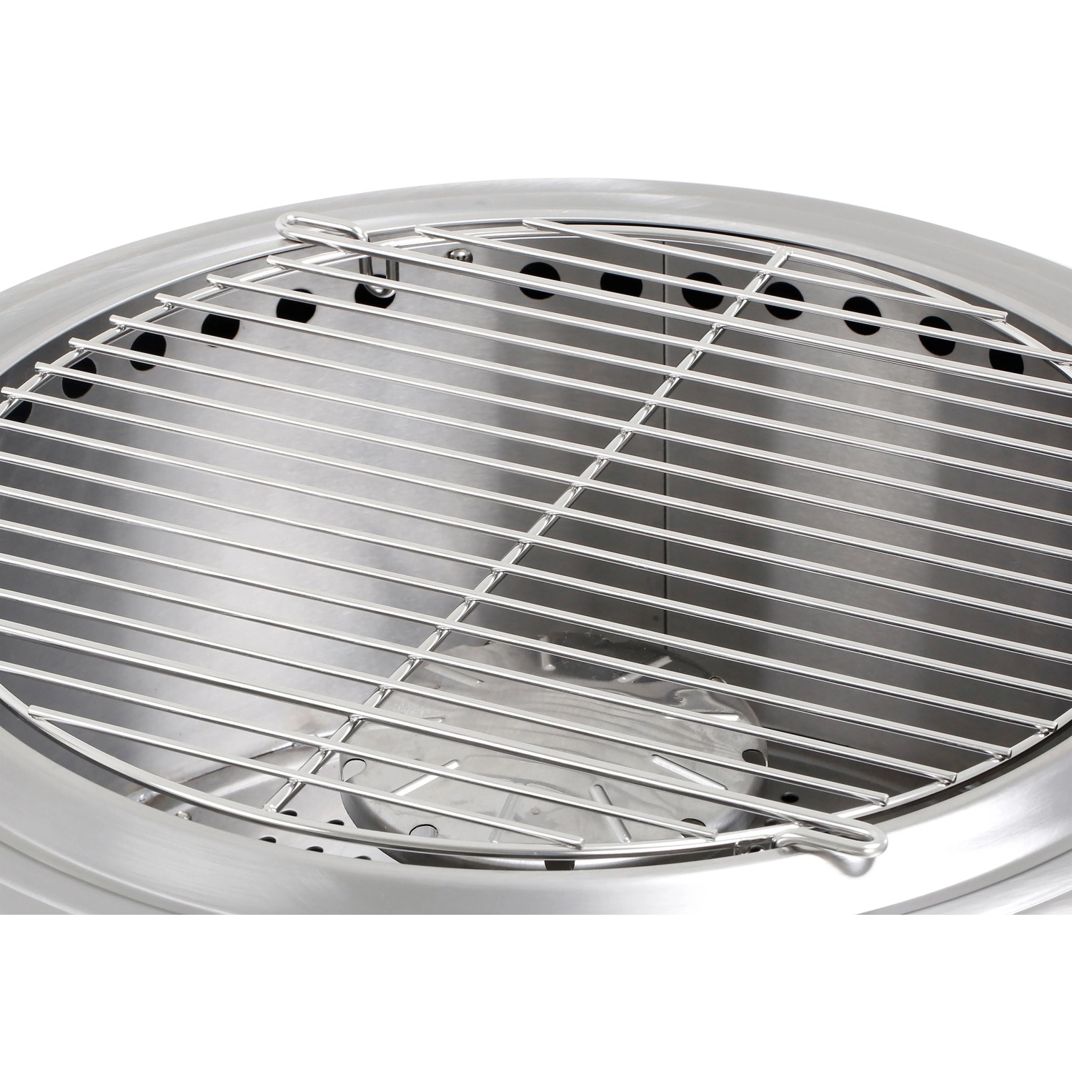 Detailaufnahme: Feuerstelle mit Grillrost aus Edelstahl. Ideal zum Grillen im Garten.