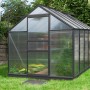 Schwarzes Vitavia Gewächshaus Venus 6200 HKP mit Hohlkammerplatten im Garten.
