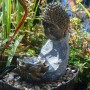 Dobar Zimmerbrunnen Buddha mit Lotusblüte in Steinoptik und Deko-Steinen.