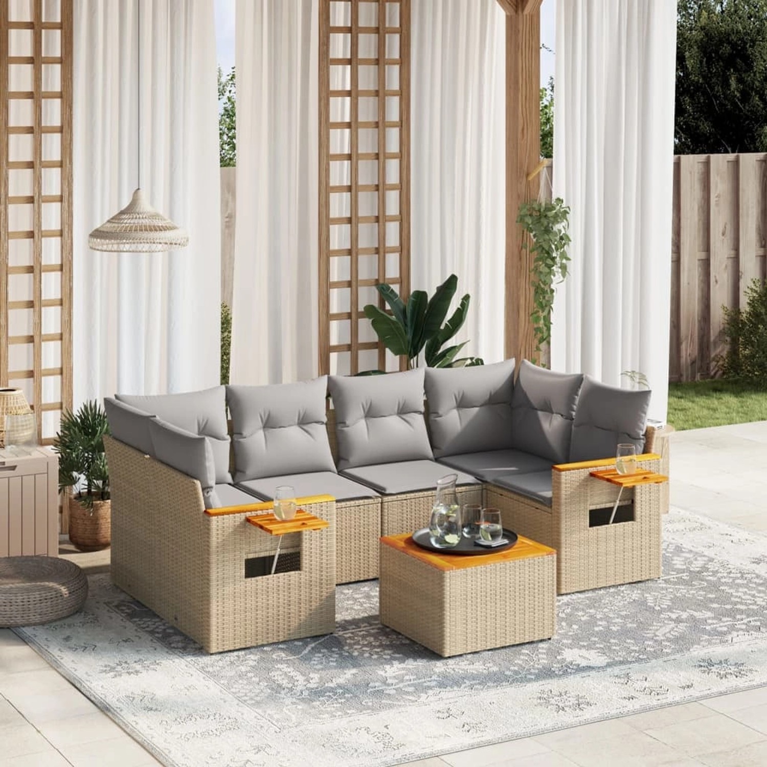 Beige 7-tlg. vidaXL Garten-Sofagarnitur aus Rattan mit hellgrauen Kissen und Tisch.