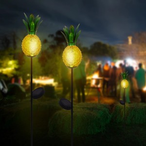 LED-Solar-Erdspieße Ananas, orange, 81 cm, als Deko für den Garten.