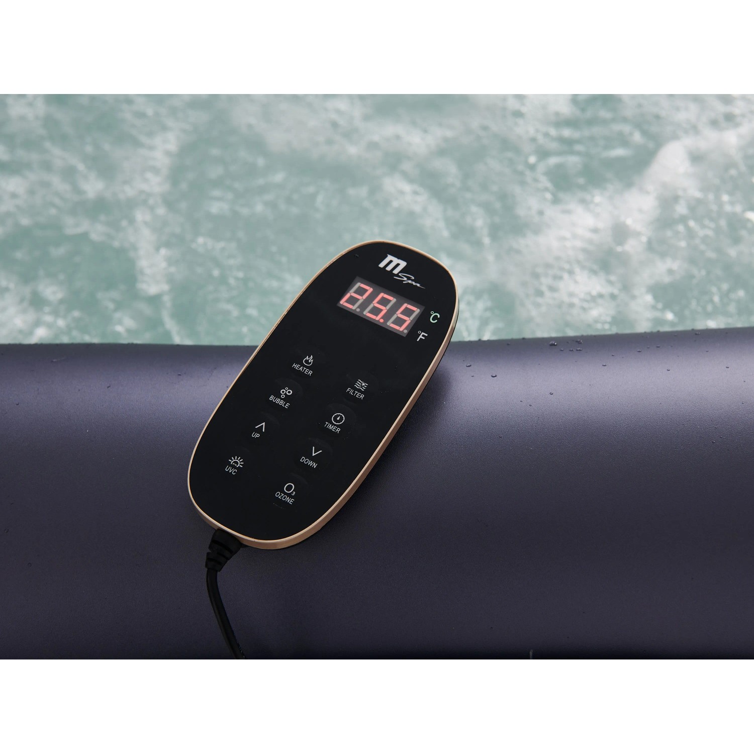 Nahaufnahme der Steuerung für MSpa Urban Whirlpool Nest AirJet, mit Display und Tasten.