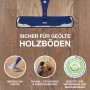 Bona Reiniger für geölte Böden, Nachfüllkanister 2,5l, mit Sprühwischer auf Holzboden.