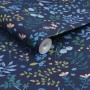 Joules Vliestapete Holcombe Floral blau: Rolle der Dekortapete mit Blumenmuster.