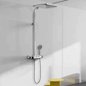 Aufputz Duschsystem von Kronenbach mit Thermostat, Smart Push und Glasablage in Chrom.